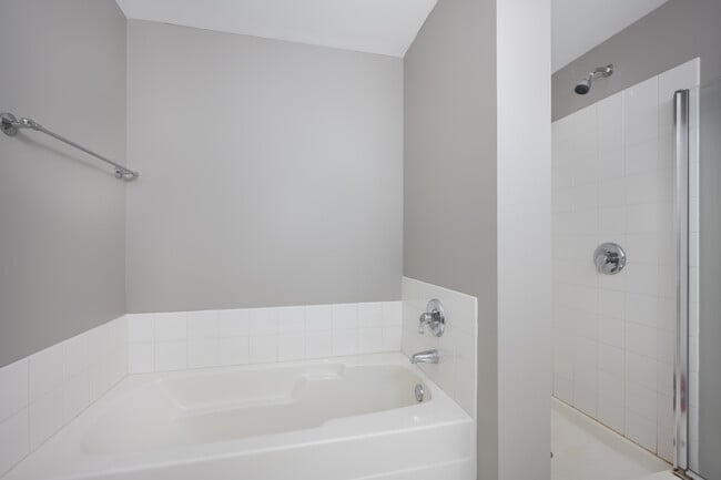 Building Photo - 5 E 14th Pl