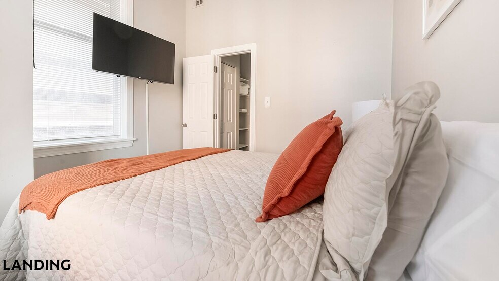 Building Photo - 617 W Lexington St