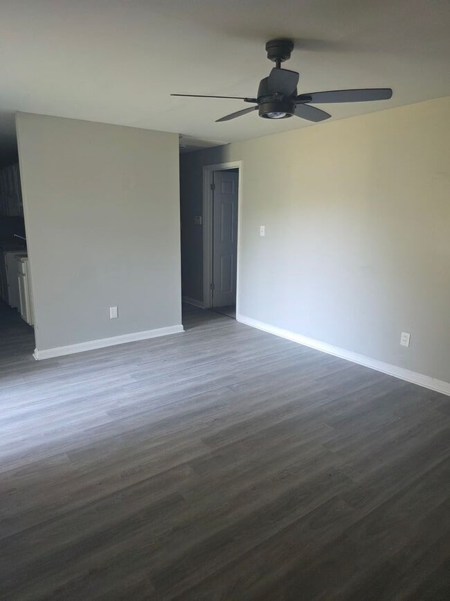 Building Photo - 1305 St Stephens Dr