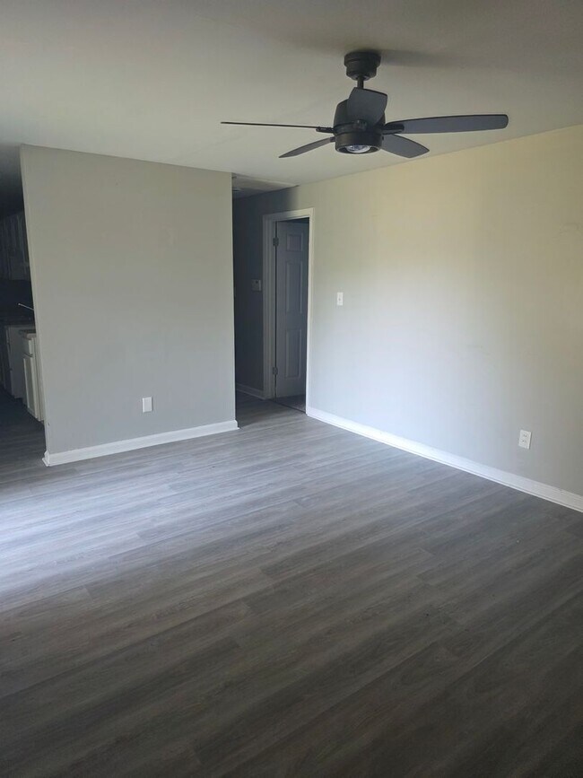Building Photo - LIMITED TIME**NO APPLICATION FEE**1/2 OFF ...