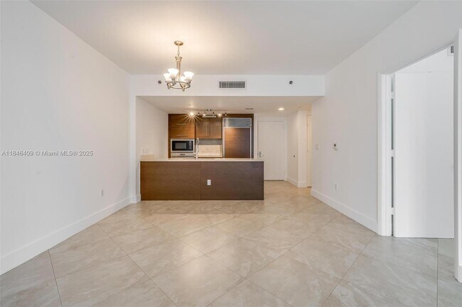Building Photo - 475 Brickell Ave