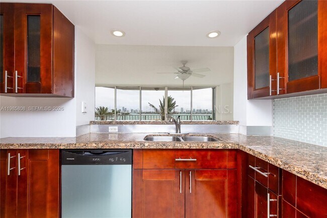 Building Photo - 7601 E Treasure Dr