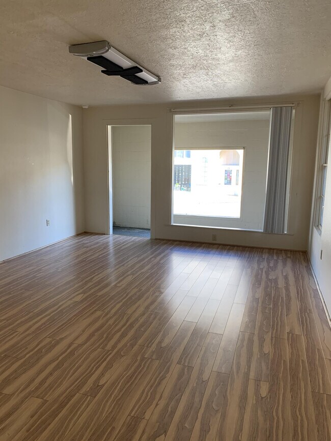 Building Photo - 44 S Nehalem St