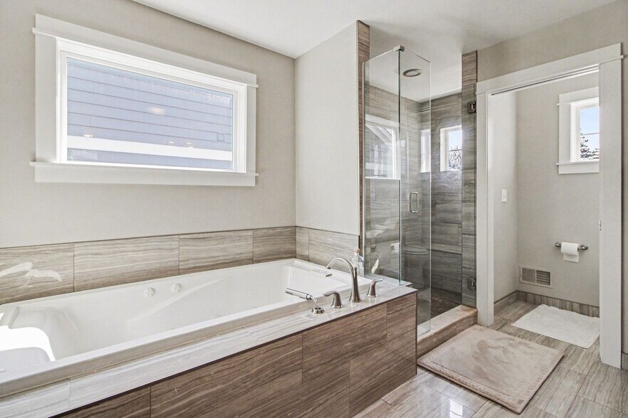 Building Photo - 3906 Hillside Dr