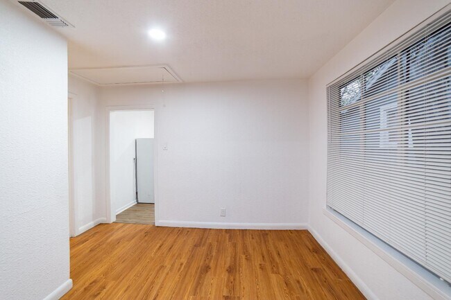 Building Photo - 1946 Nolan St