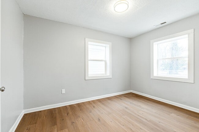 Building Photo - Fully Renovated 2BR Home with Modern Upgra...