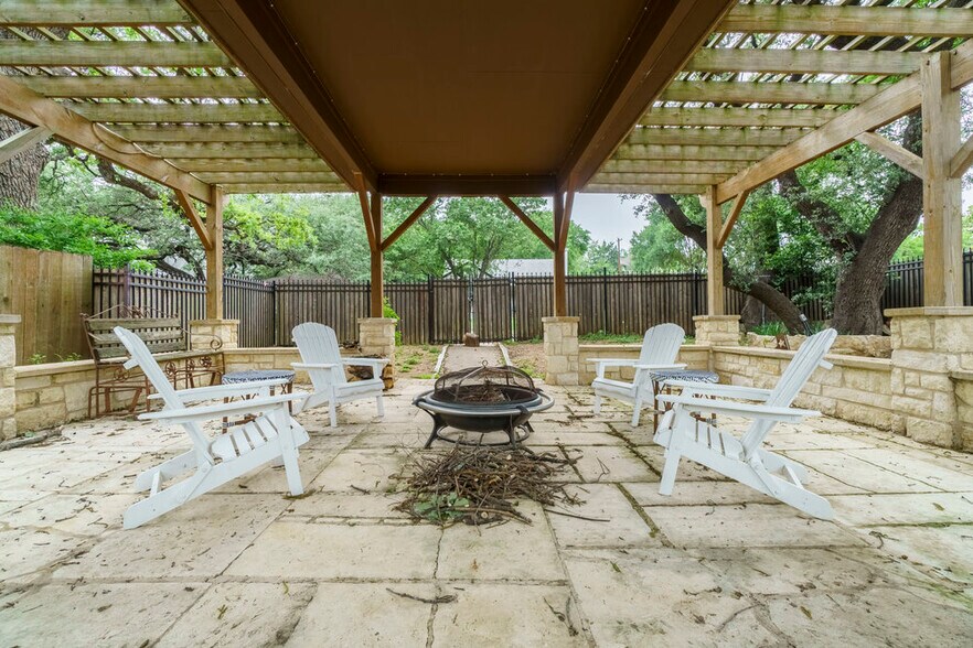 Building Photo - 2204 Forest Trail