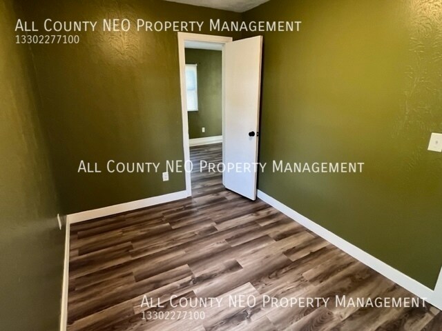 Building Photo - 835 Staeger St