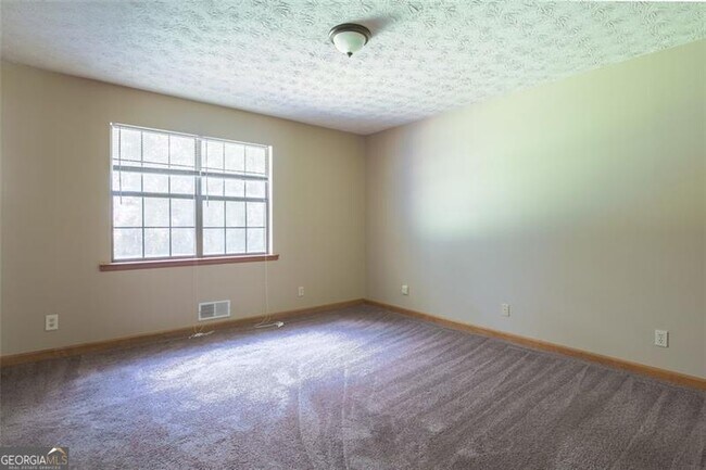 Building Photo - 310 Summerwood Dr