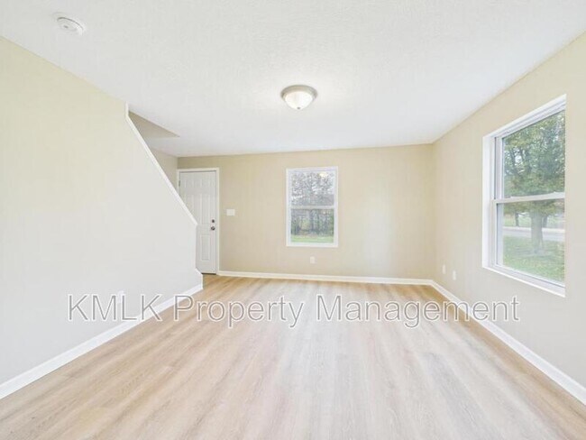 Building Photo - 9042 Maple Grove Rd