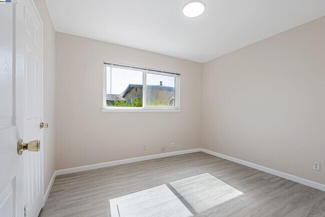 Building Photo - 1180 Saranap Ave