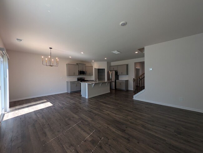 Building Photo - Spacious 2 story, 5 bedroom, 3 bath Home located in Secrest Commons Community!