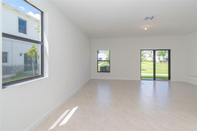 Building Photo - 1166 SW 6th Ave