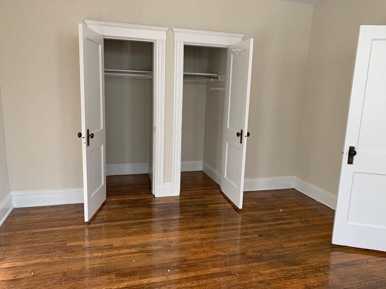 Building Photo - 72 Longwood Ave