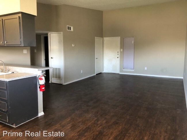 Building Photo - 2 br, 1 bath Apartment - 10518 Heizer Drive