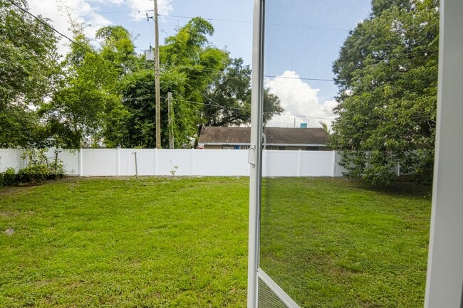 Building Photo - 739 Eldridge St