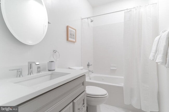 Building Photo - 330 11th St SE