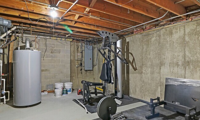 Building Photo - 196 Rosedale Ct