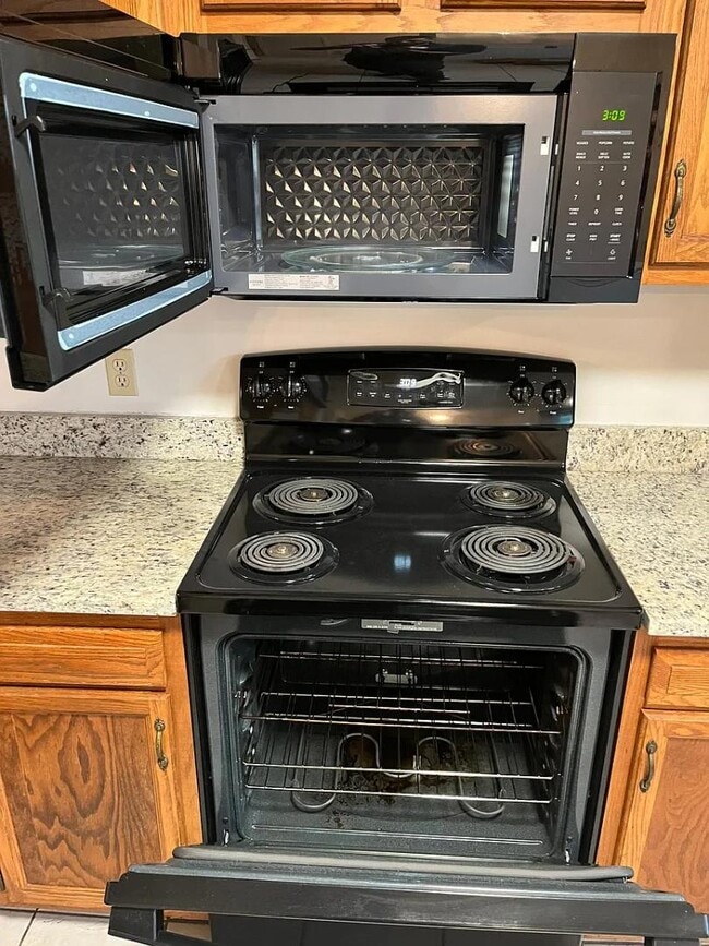 Building Photo - 224 Vista Grande Dr