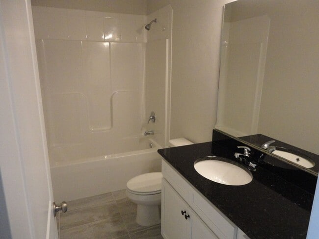 Building Photo - 3 Bedroom/2 Bath in Country Way of Newberry