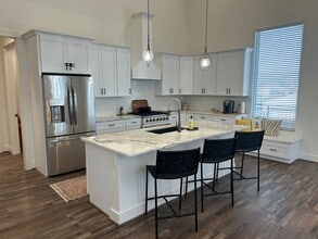 Building Photo - 165 Morrow Ave