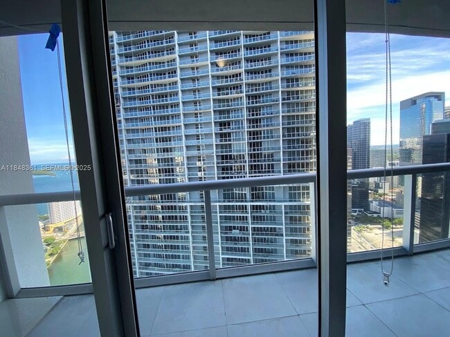 Building Photo - 475 Brickell Ave