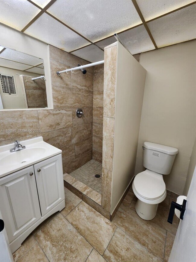 Building Photo - 1400 NW 43 Terrace