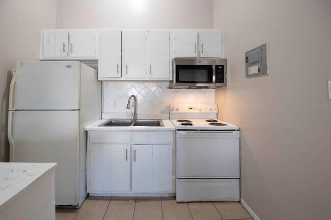 Building Photo - 1300 Parker Ln