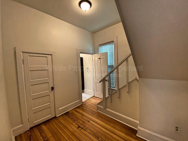Building Photo - 715 Elati St