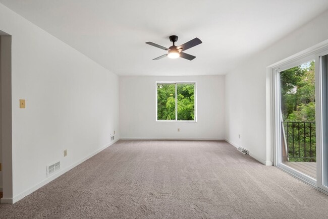 Building Photo - Ready for mid-May, don't miss this SPACIOUS 2-bedroom in the heart of Crafton!
