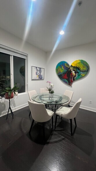 Building Photo - 300 E 4th St