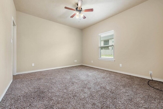 Building Photo - Beautiful 4 Bed, 4 Bath Home for Fall 2026 Pre-Lease!