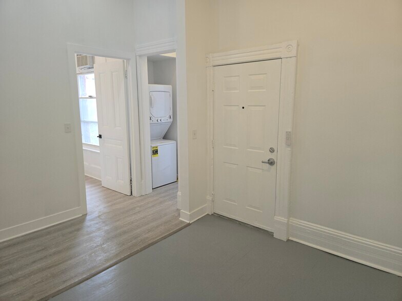 Building Photo - 359 Main St