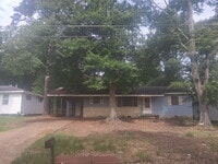 Building Photo - 2821 Tara Rd