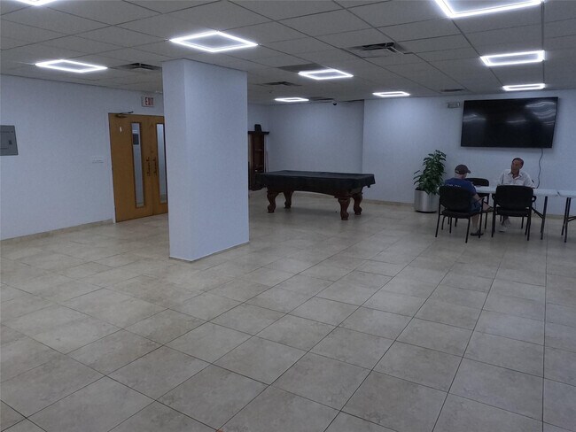 Building Photo - 3000 E Sunrise Blvd