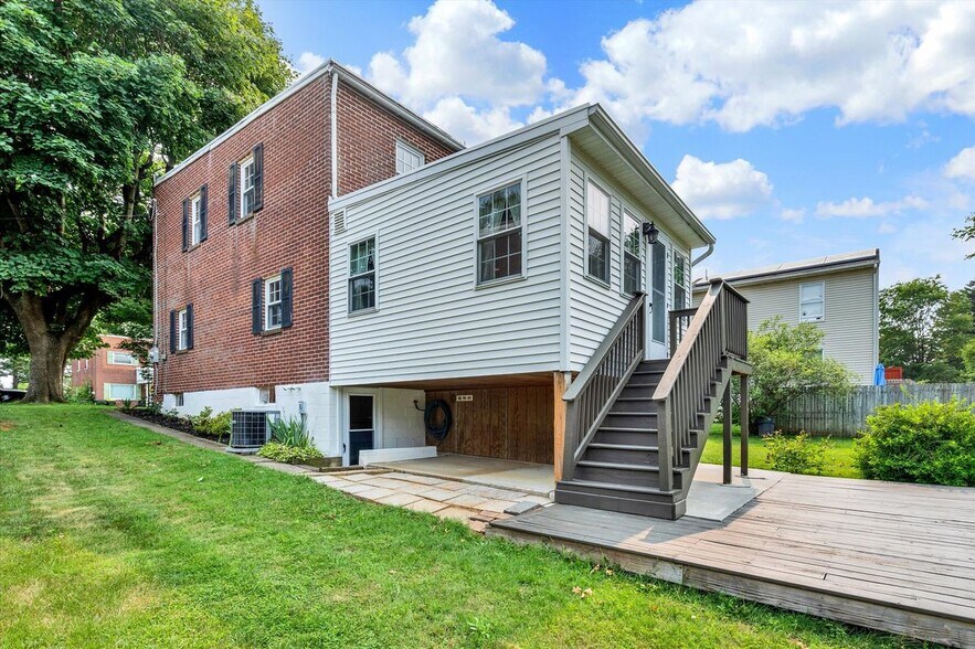 Building Photo - 729 Skyline Dr