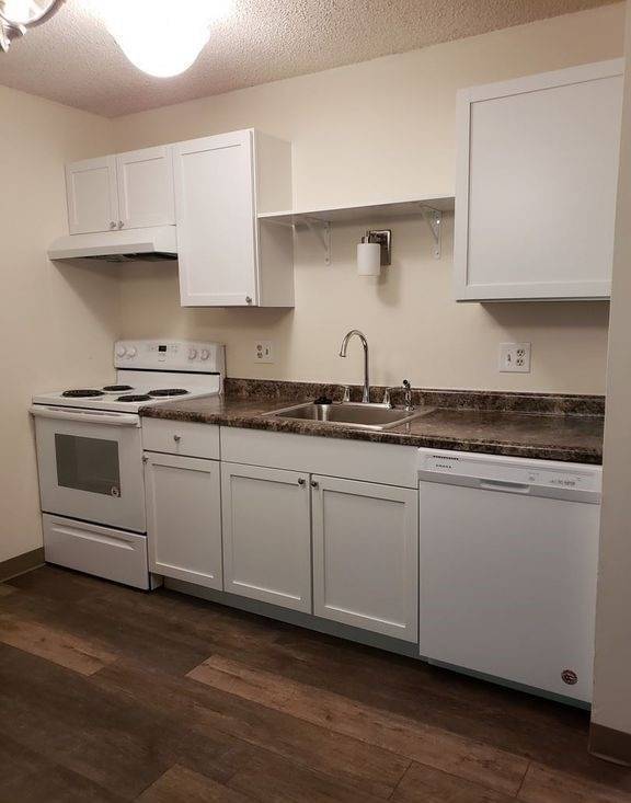 Building Photo - 1950-1960 Hunting