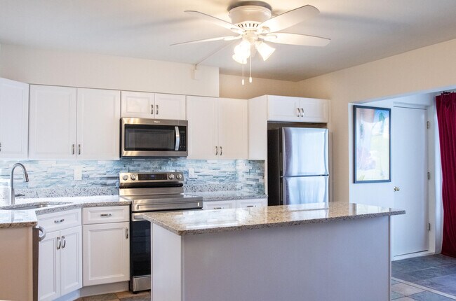 Building Photo - 11000 S Ocean Dr