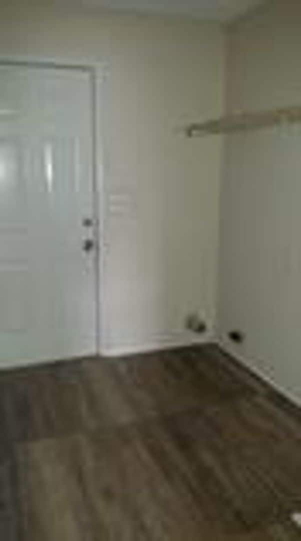 Building Photo - Cozy & Spacious 3 Bedroom Home with Garage and Private Backyard