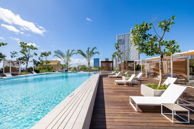 Building Photo - 987 Queen St