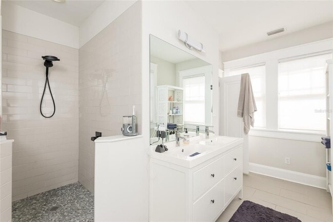 Building Photo - 705 W Alfred St