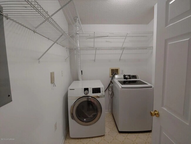 Building Photo - 10405 Trotters Pointe Dr