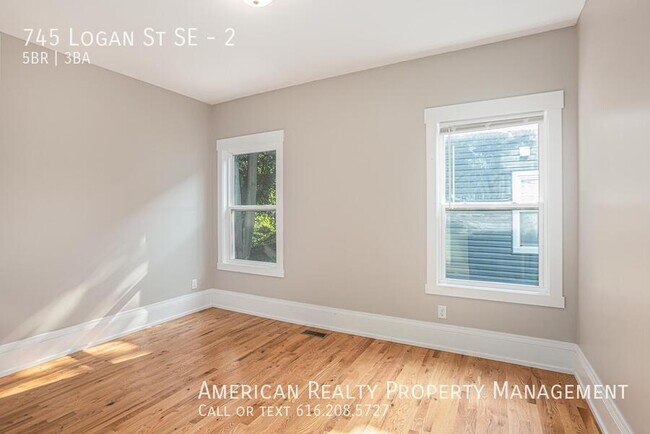 Building Photo - 745 Logan St SE