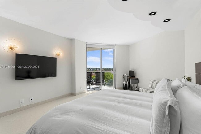 Building Photo - 19500 Turnberry Way