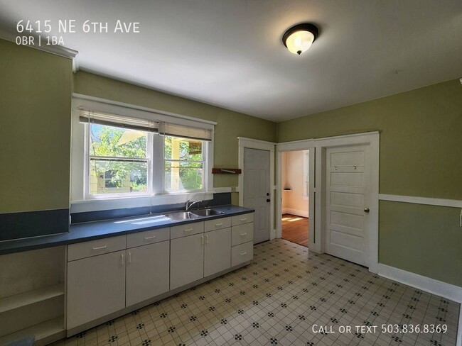 Building Photo - Lovely Studio Apartment Available in Woodlawn