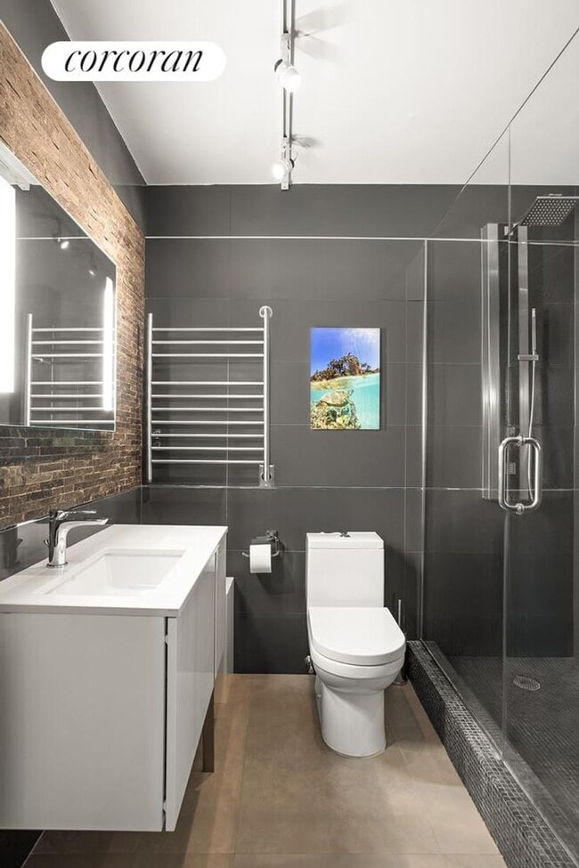 Building Photo - 255 E 49th St