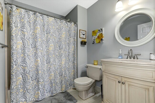 Building Photo - 16 Juneau Ct