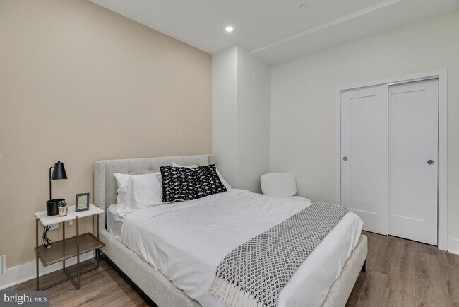 Building Photo - 150 S Independence Mall W