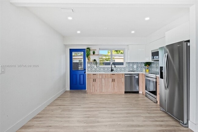 Building Photo - 3317 N Andrews Ave