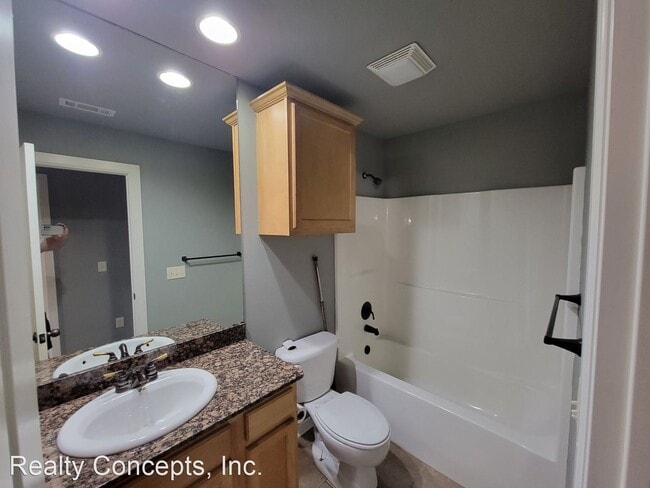 Building Photo - 4 br, 2 bath House - 4054 Olive Tree